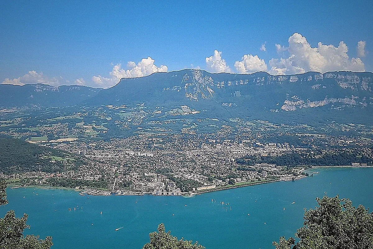 Aix-les-Bains — vue de la ville